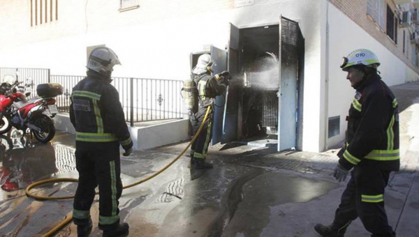 Un incendio en un transformador deja sin suministro eléctrico a 2.500 usuarios