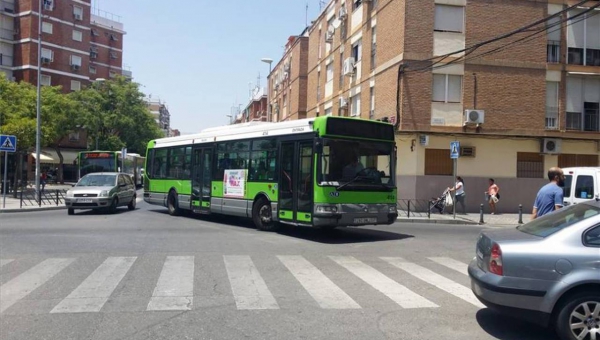 La ola de calor pone en evidencia el estado de los autobuses de Aucorsa