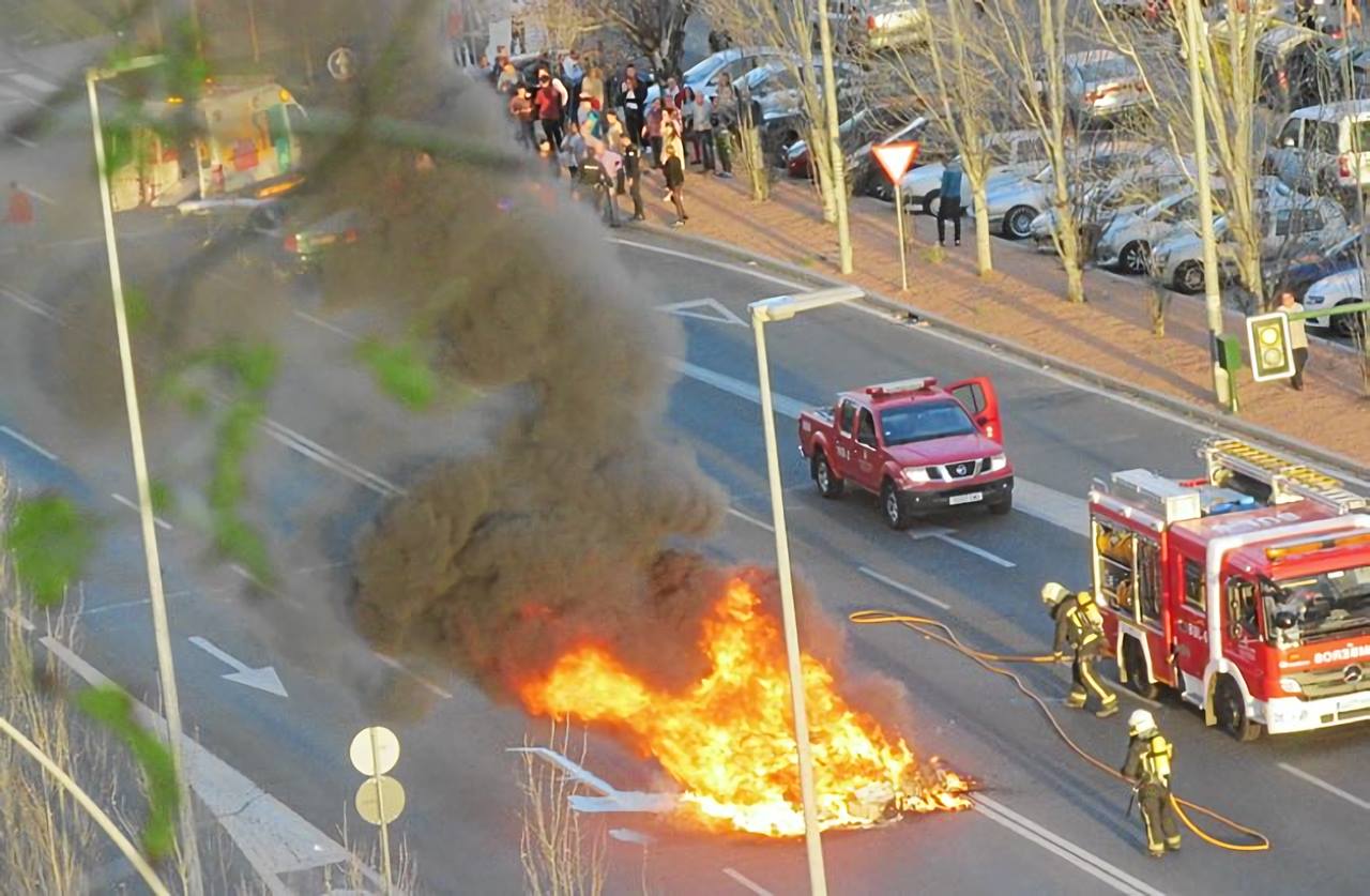 Herido grave un motorista en un choque en Carlos III