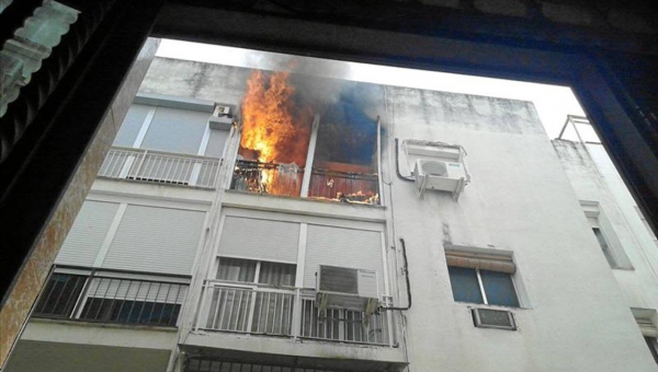 Un incendio calcina parte de una vivienda en Fátima