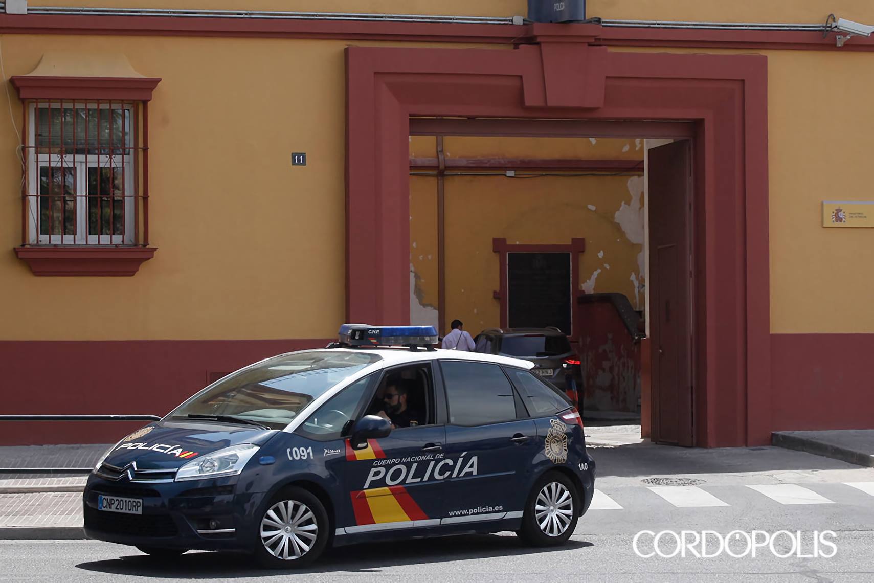 Detenido un joven tras supuestamente agredir a su pareja en plena calle