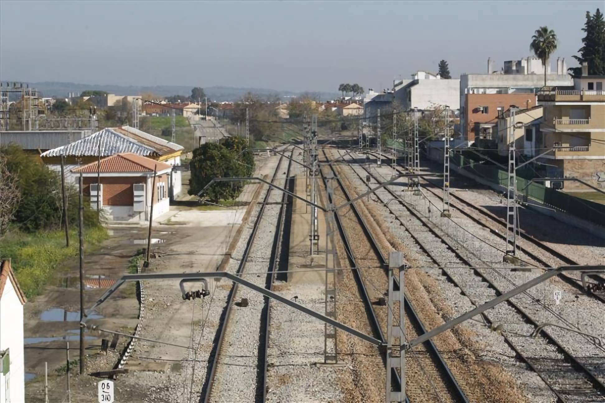 Un hombre se ha arrojado a las 18:00 horas a las vías de la línea férrea