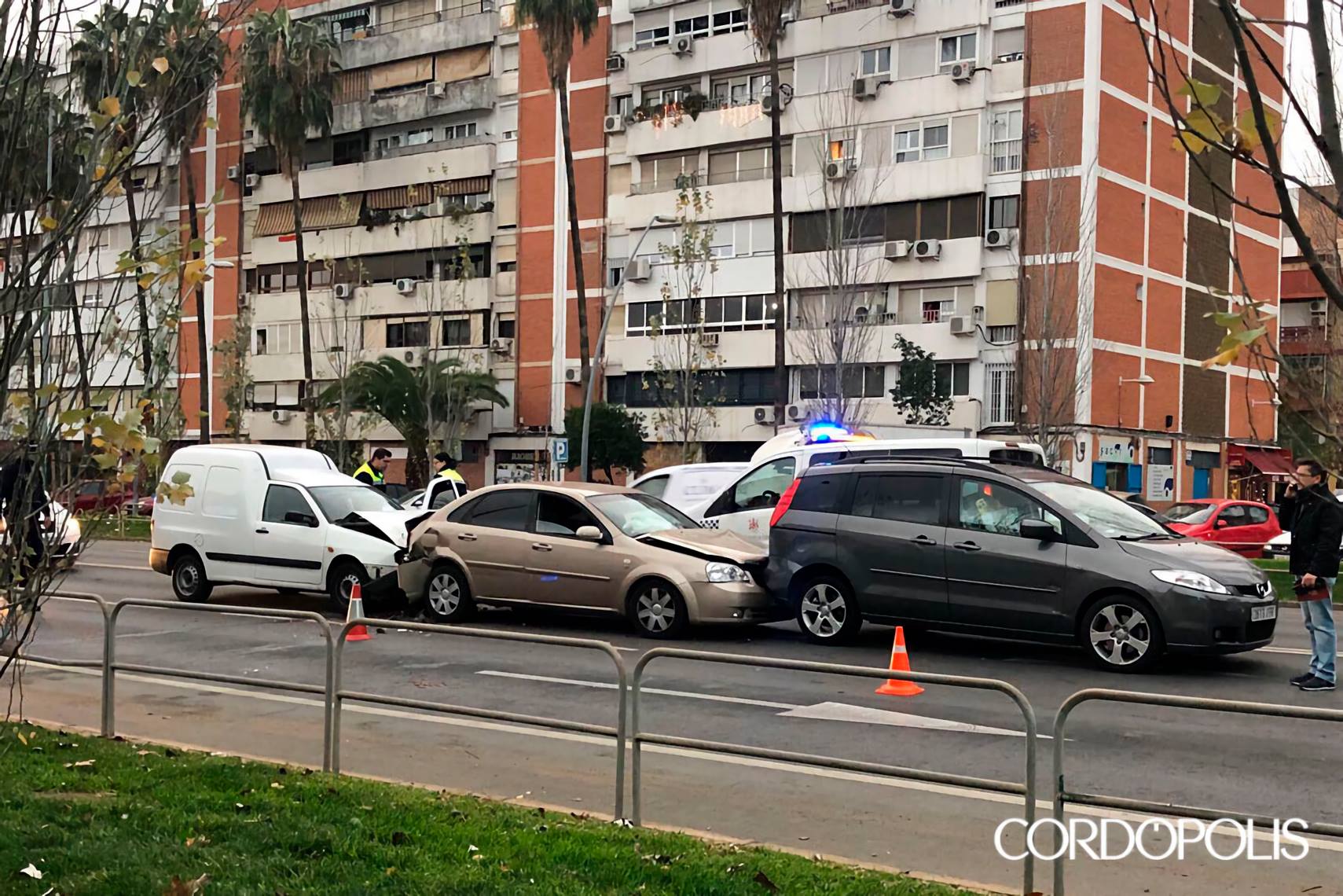 Choque múltiple entre cuatro vehículos en la Avenida Carlos III