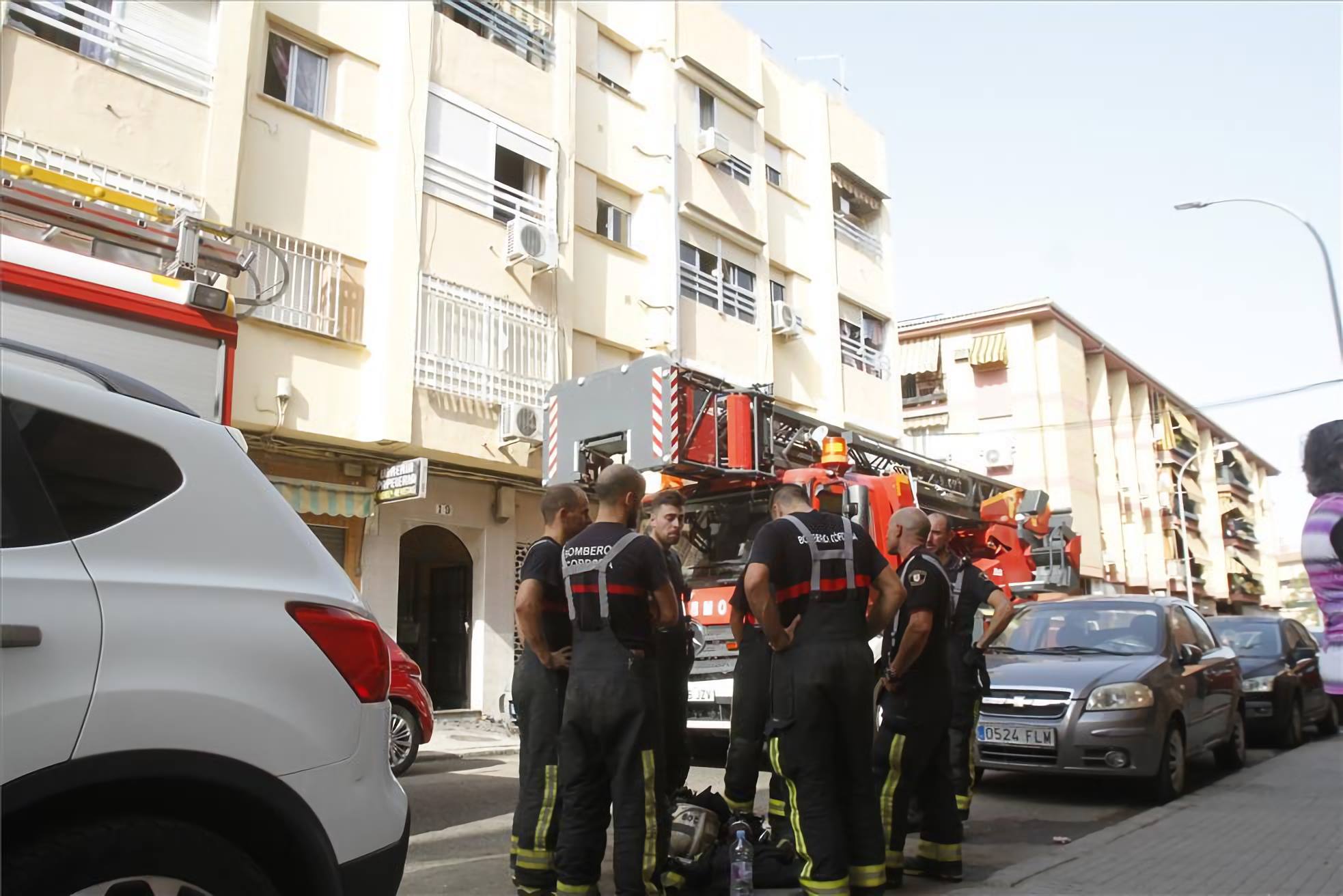 El fuego en una vivienda de Fátima obliga a desalojar un inmueble
