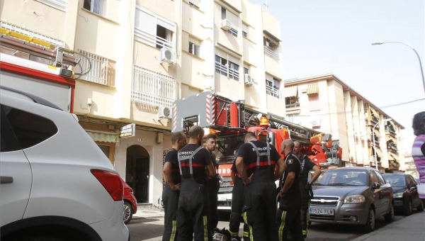 El fuego en una vivienda de Fátima obliga a desalojar un inmueble