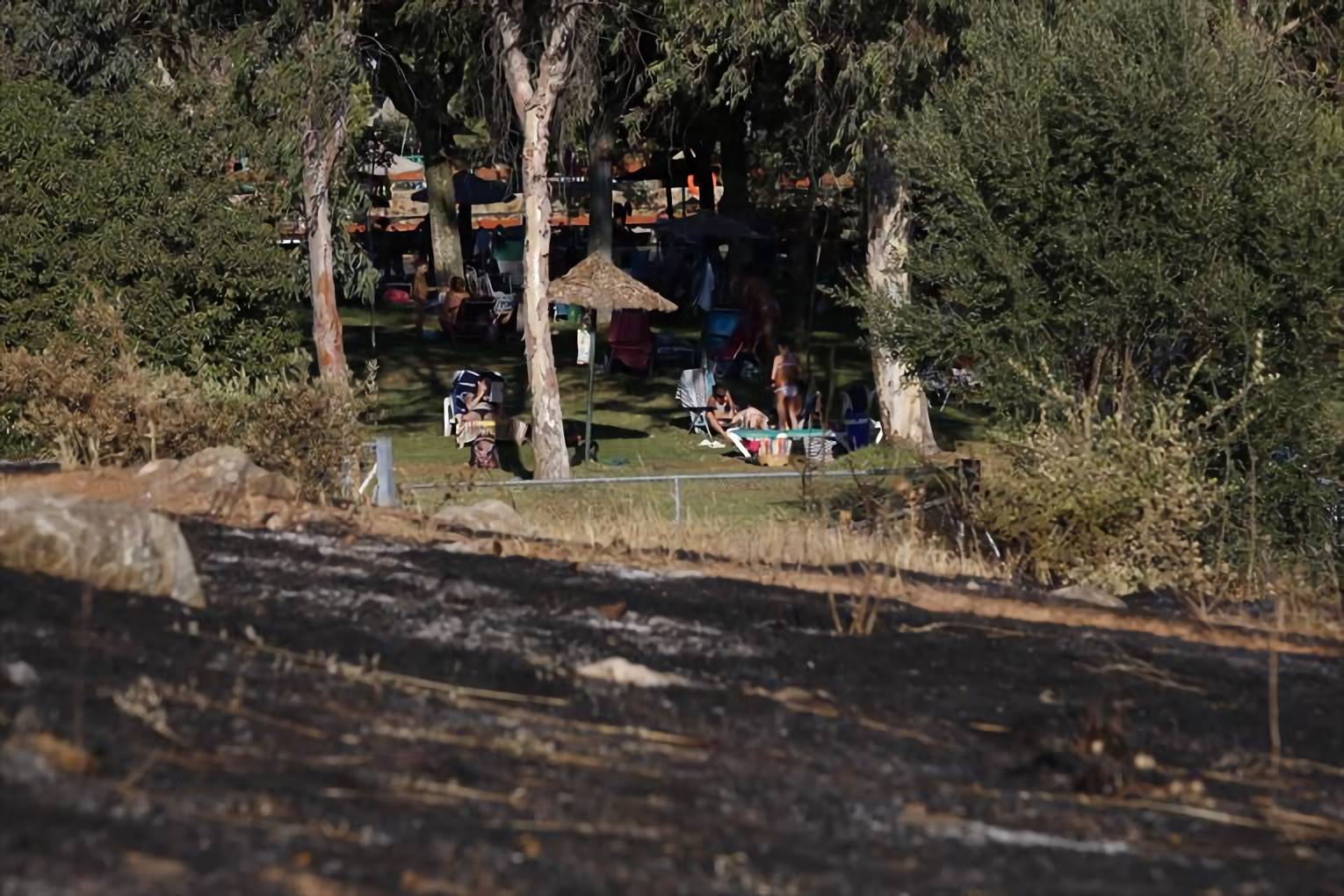 El fuego que calcinó veinte hectáreas se quedó en la linde del Club Mirabueno