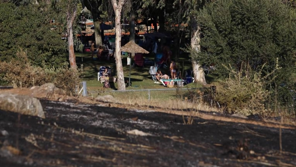 El fuego que calcinó veinte hectáreas se quedó en la linde del Club Mirabueno