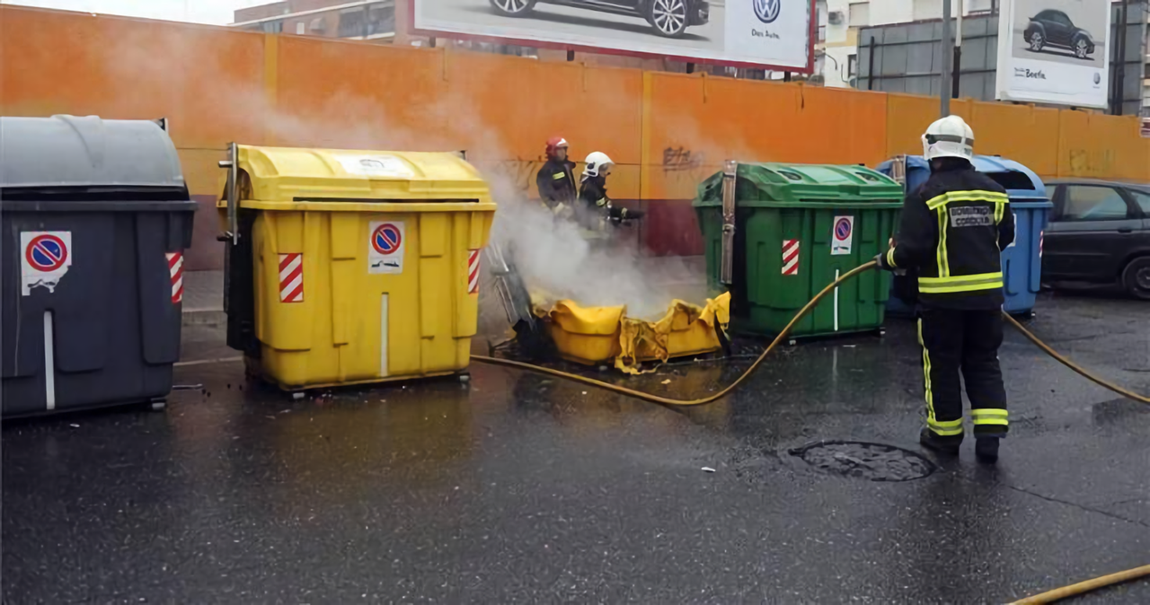 La quema de contenedores no cesa, los bomberos intervienen en el Sector Sur, Fátima y Miralbaida