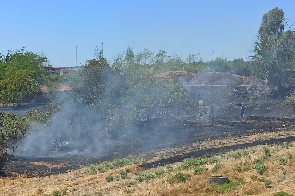 Controlado el incendio de La Campiñuela, en el que han trabajado bomberos e Infoca