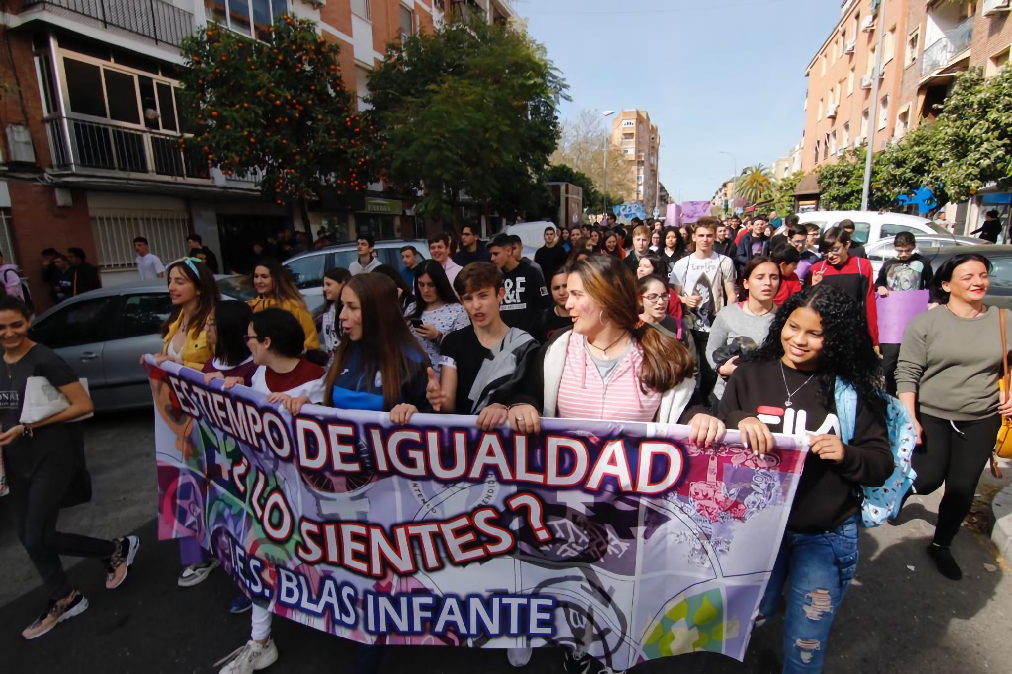 El alumnado de Fátima dice &quot;no al machismo&quot; en una marcha callejera