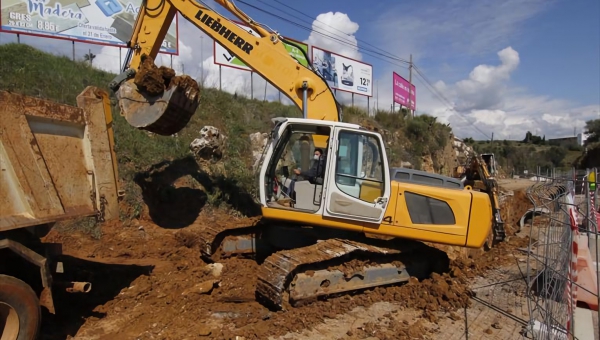 Las obras públicas y privadas siguen su curso a un ritmo menor