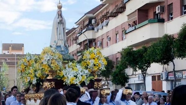 La hermandad de Fátima celebra en la intimidad su día grande