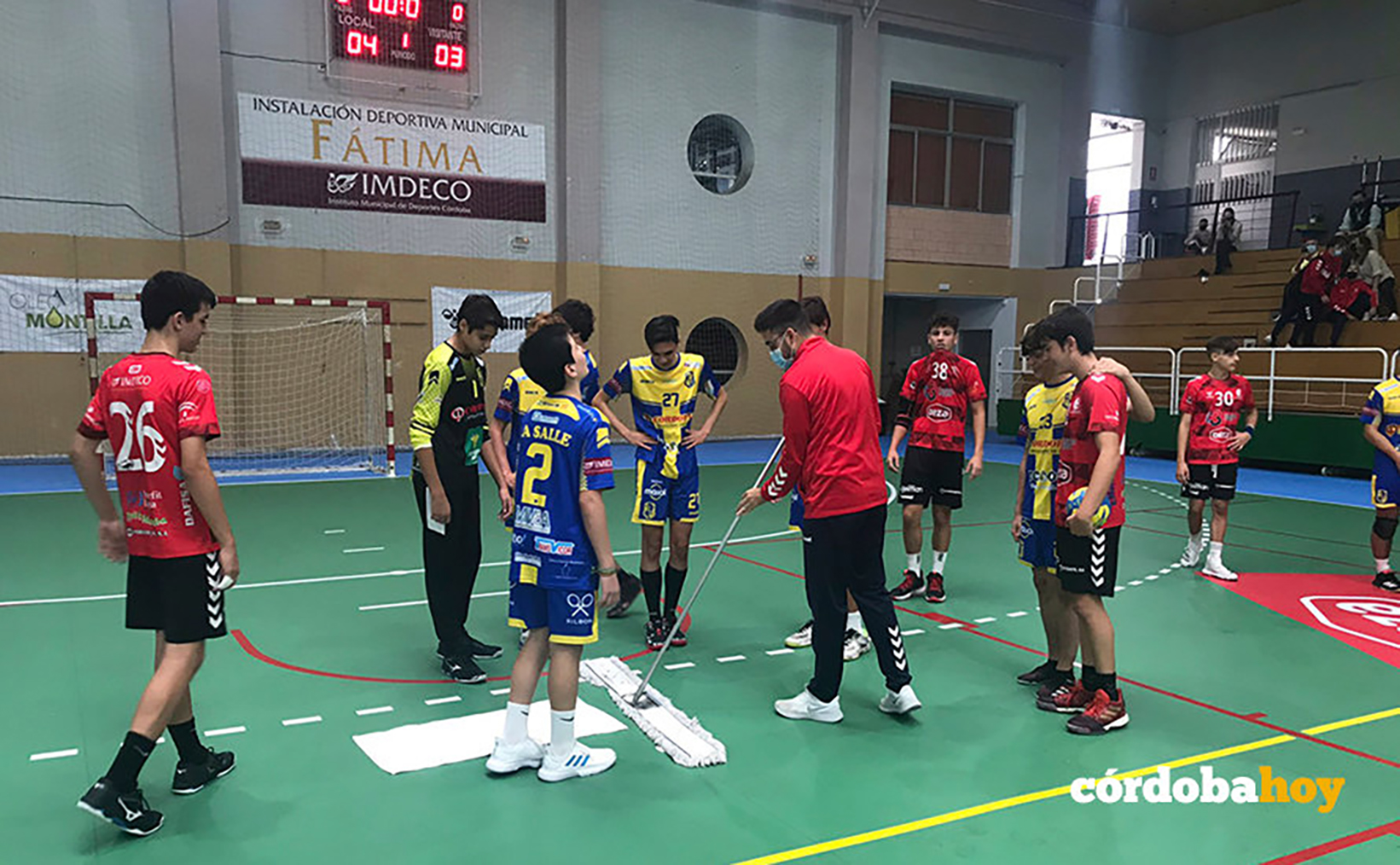 Vuelven las goteras al polideportivo de Fátima