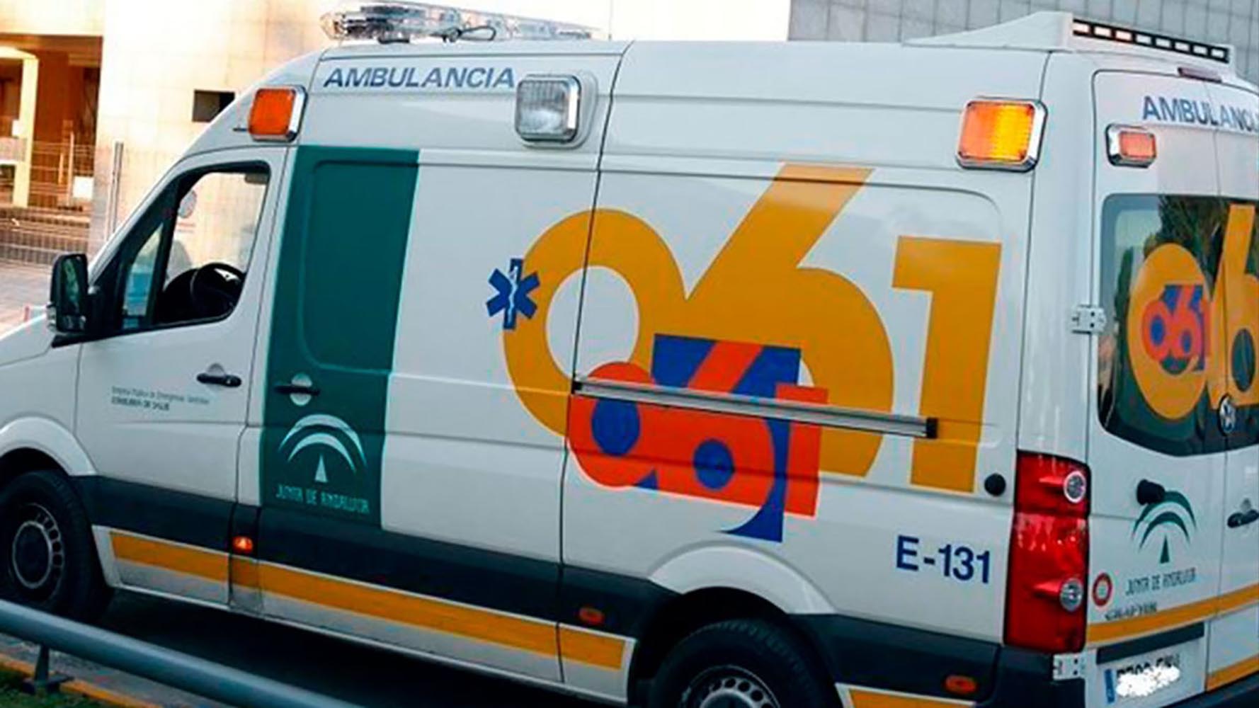 Un herido en un accidente entre un coche y una moto junto al Carrefour Zahira