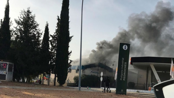 Sofocado el incendio de una nave en el polígono Pedroches