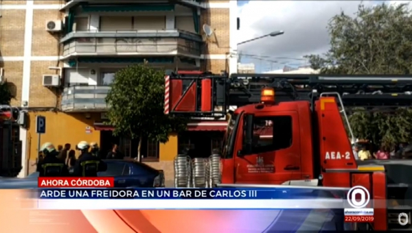 Arde una freidora en un bar de Carlos III