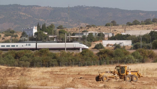 Empiezan las obras que acondicionarán el camino principal del Parque de Levante