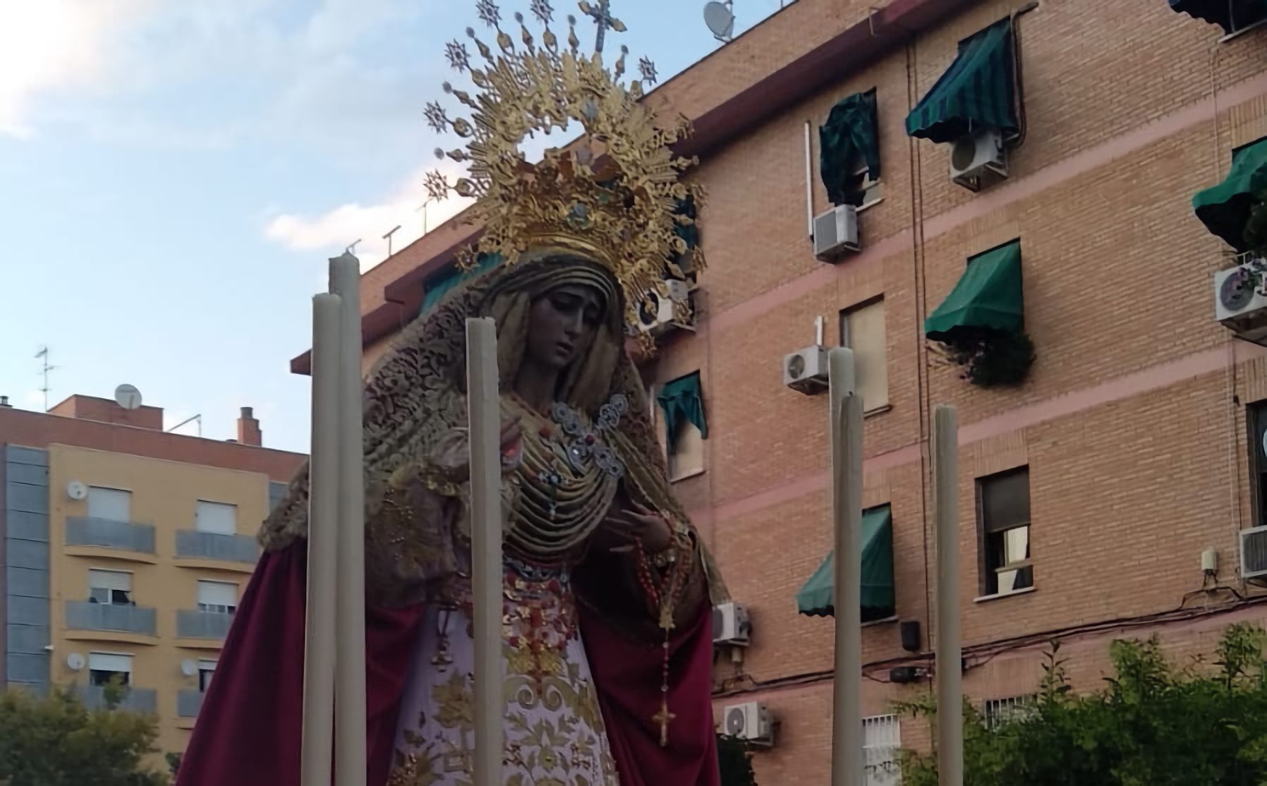 La O celebra su rosario con un estreno