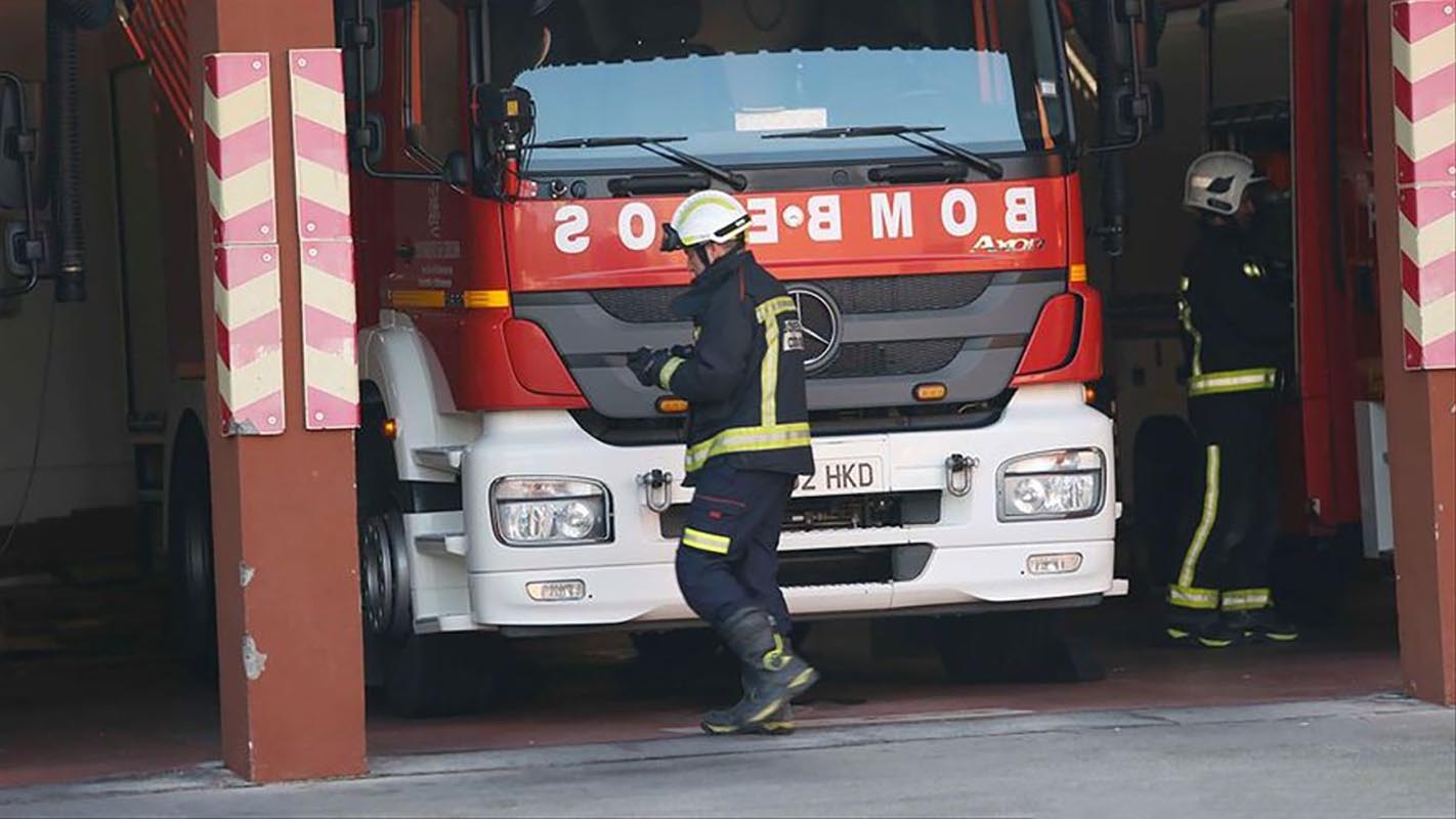 Arde un coche en una cochera de Fátima 