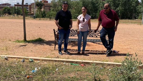 IU denuncia el &quot;estado de abandono&quot; en el que se encuentra el parque de Levante