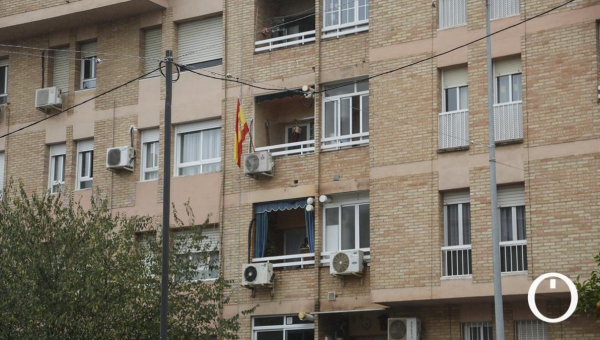 Las luces de Navidad llegan poco a poco a los barrios 