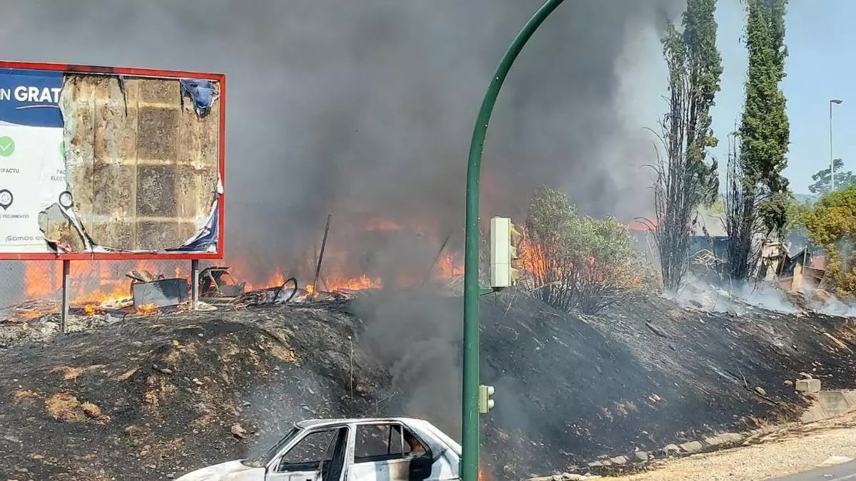 Desalojado un asentamiento chabolista junto al Carrefour Zahira