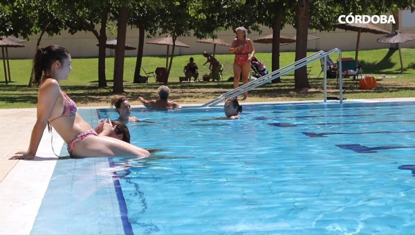 Fátima, El Naranjo y Valdeolleros piden piscinas públicas para sus barrios