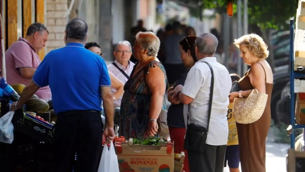 Un paseo por el barrio de Fátima una mañana de verano en Córdoba, en imágenes 