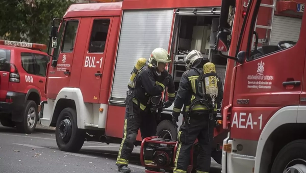 Afectada una persona por inhalación de humo en un incendio de vivienda en el barrio de Fátima 