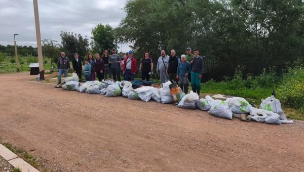  Voluntarios recogen 6.000 kilos más de residuos del arroyo Pedroche en Córdoba 